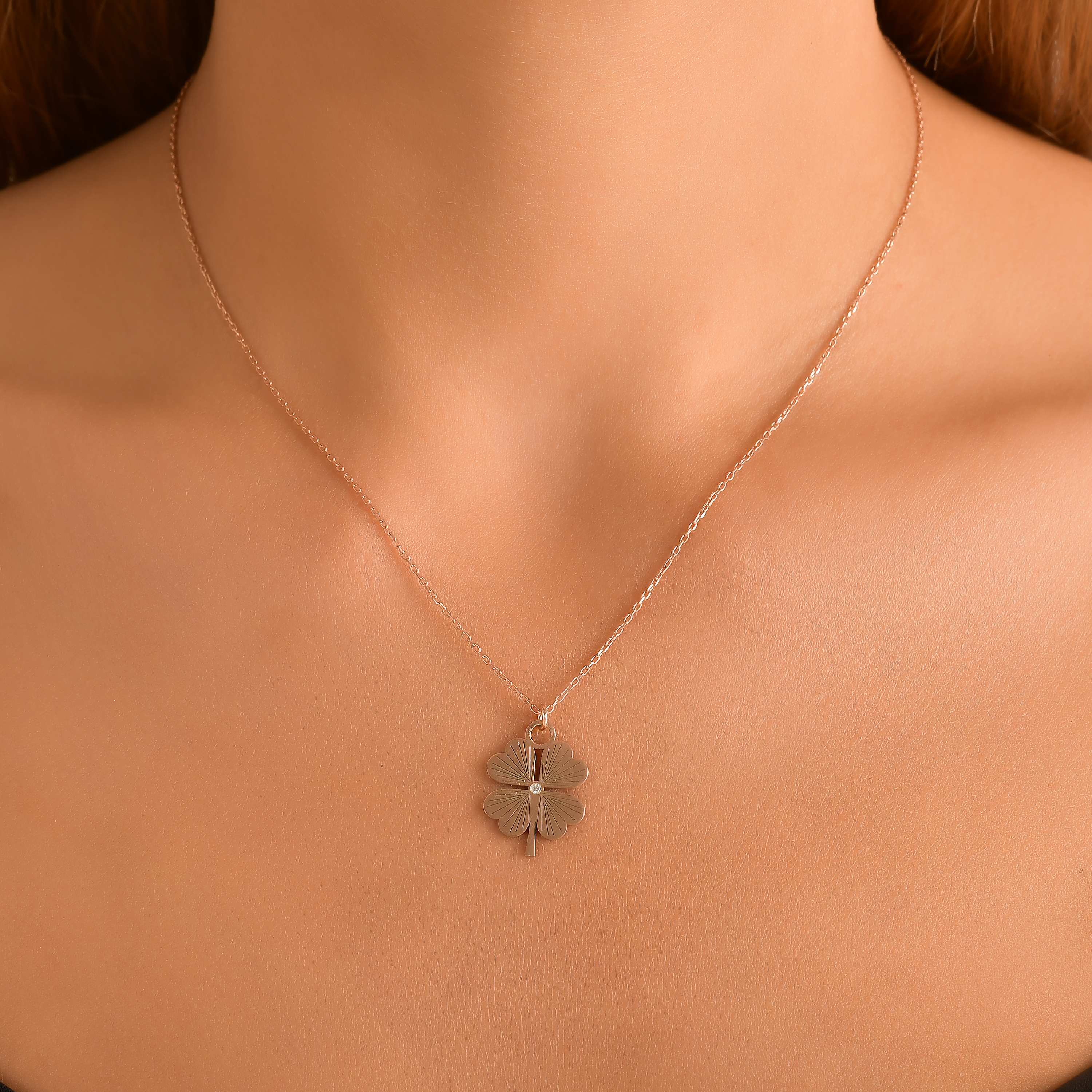 0.03 Ct. Pırlantalı Yonca Kolye