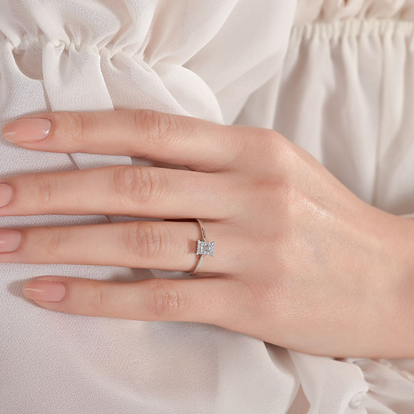 0.14 Ct. Pırlanta Baget Yüzük