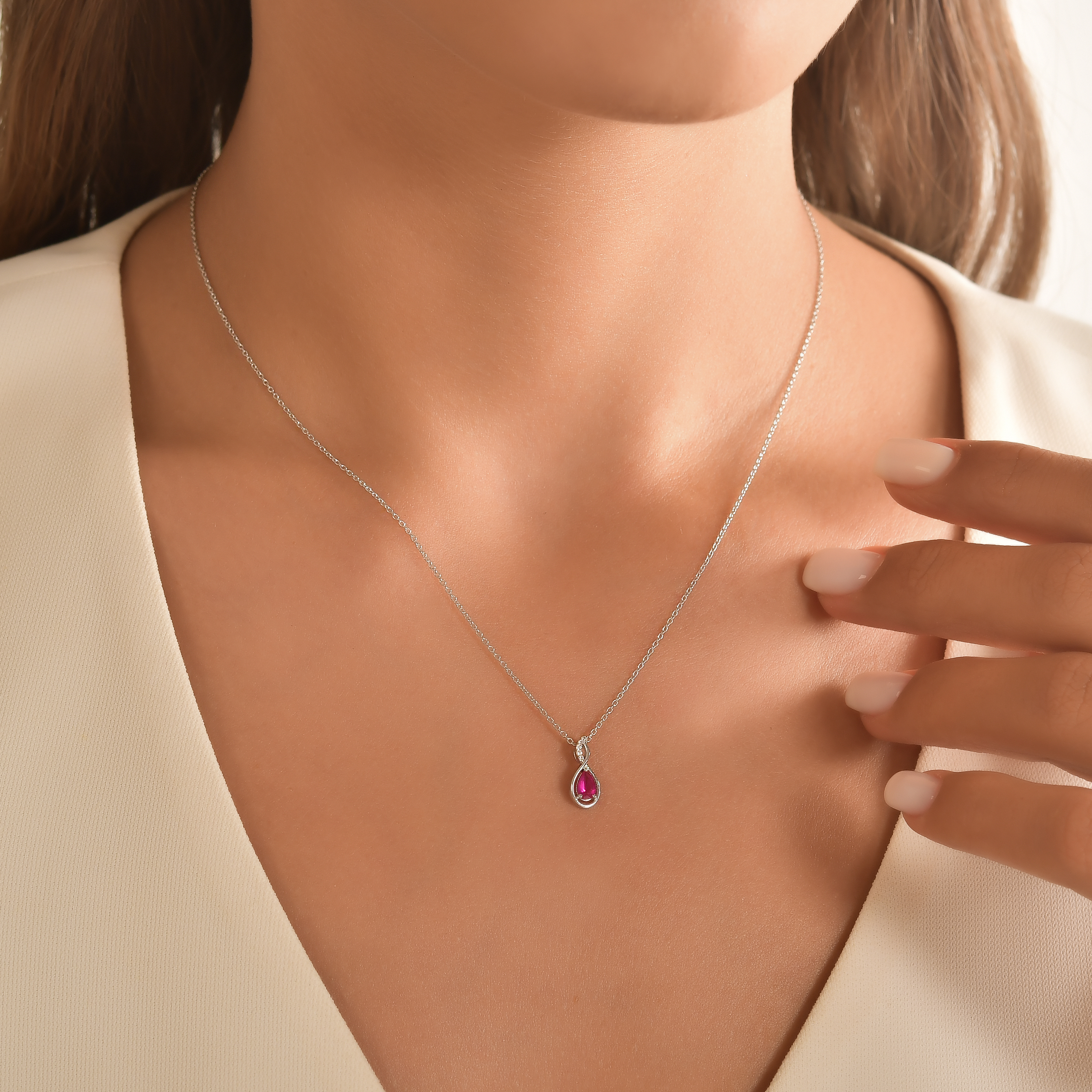 0.25 Ct Pırlanta Yakut Kolye