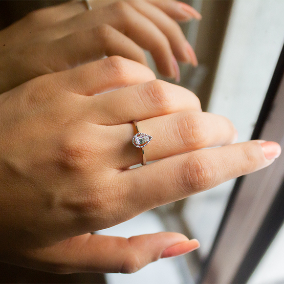 0.08 Ct. Pırlanta Baget Yüzük