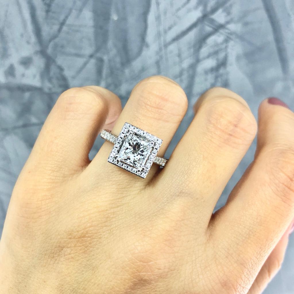 2.45 ct GIA Sertifikalı Prenses kesim Tektaş Yüzük