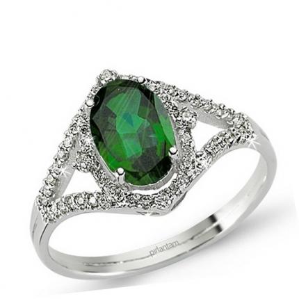 1.35 ct. Pırlanta Zümrüt Yüzük